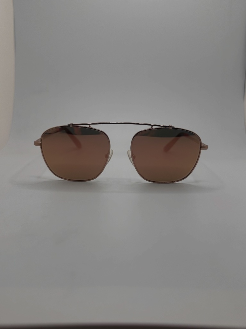 TOMS NWOT - Riley in Gold Metal with Grey lens with Chrome Tint